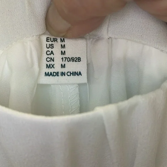 NWT Verdusa polyester fully lined elastic waist white wired bottom skirt, Size M - Picture 5 of 10